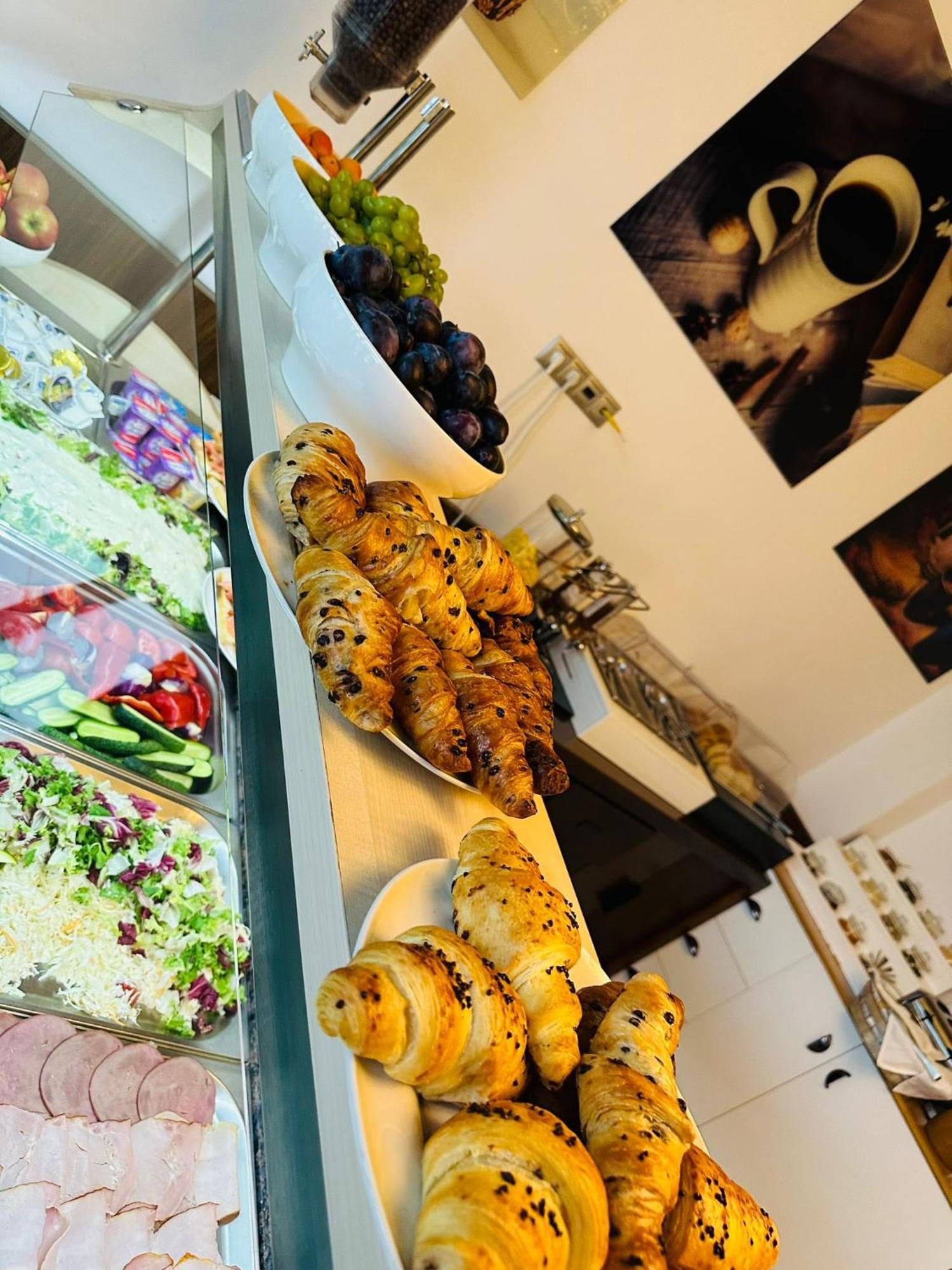 Hotel Roser House Boutique - Pe Malul Lacului Colibiţa מראה חיצוני תמונה