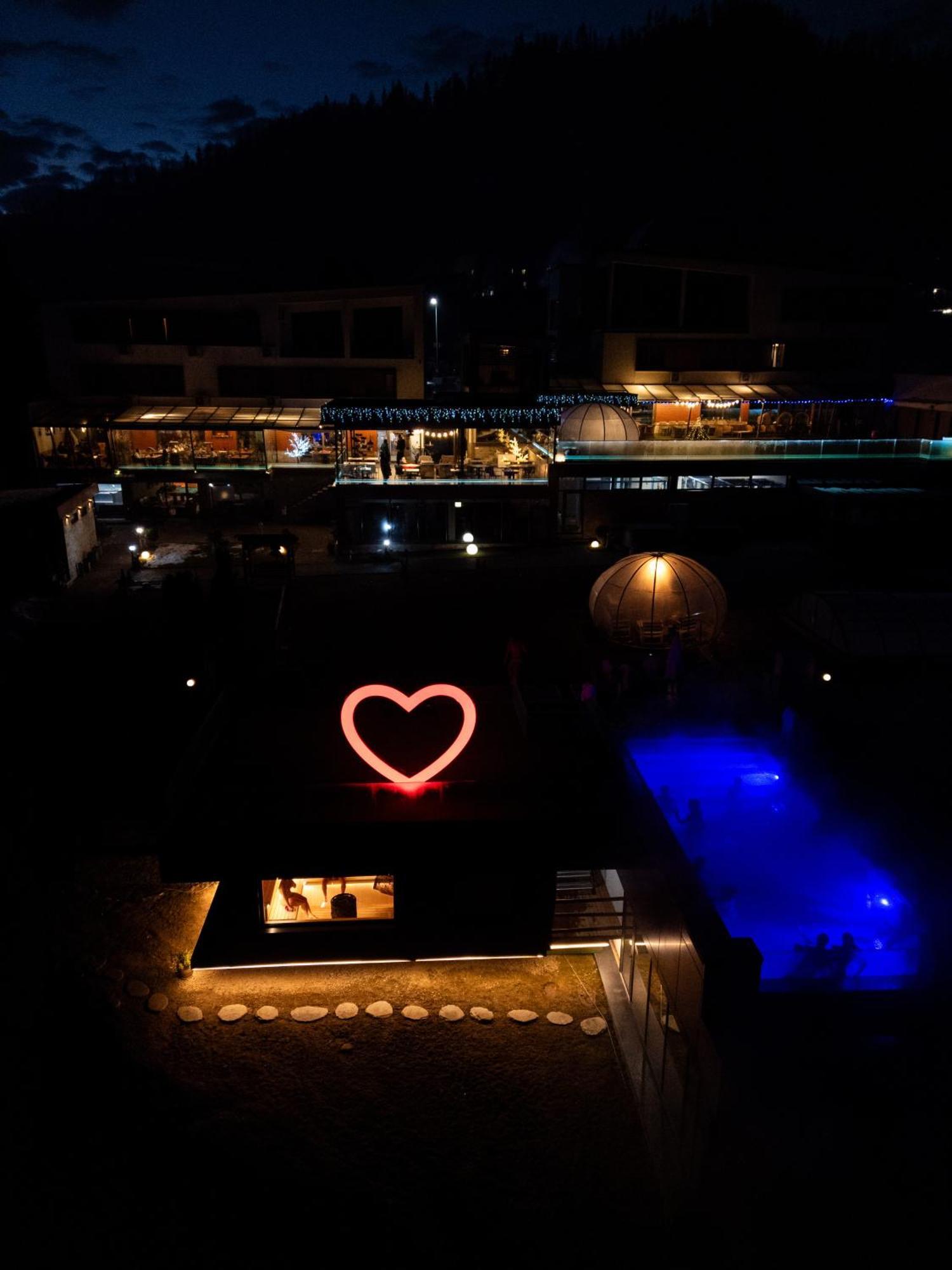 Hotel Roser House Boutique - Pe Malul Lacului Colibiţa מראה חיצוני תמונה