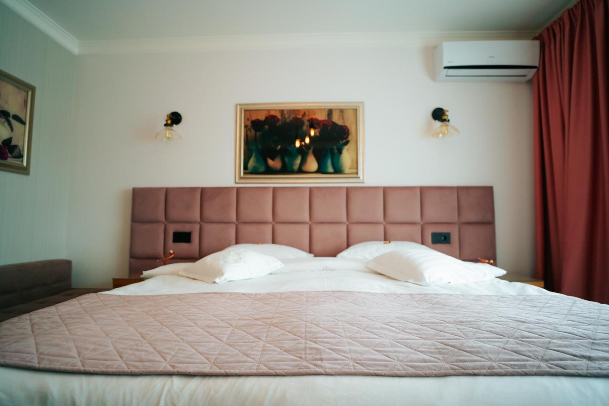 Hotel Roser House Boutique - Pe Malul Lacului Colibiţa מראה חיצוני תמונה