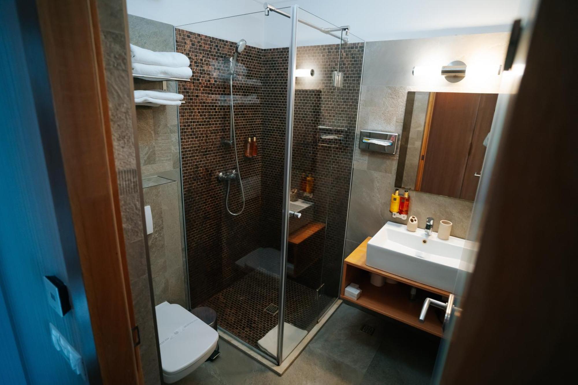 Hotel Roser House Boutique - Pe Malul Lacului Colibiţa מראה חיצוני תמונה